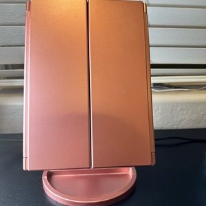 Small mirror with light